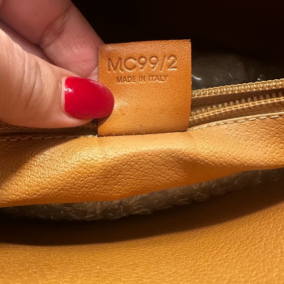 Celine Brown  Bags with Structured Design both shoulder, and Crossbody straps - Picture 6 of 6